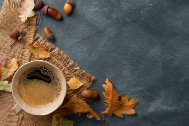 Bardakta sıcak kahve.