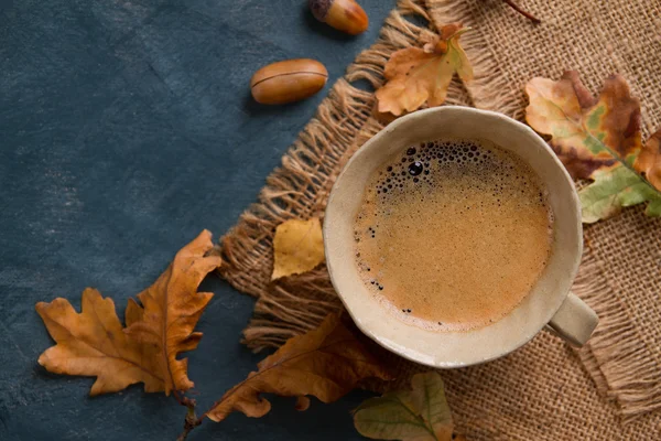 Bardakta sıcak kahve.