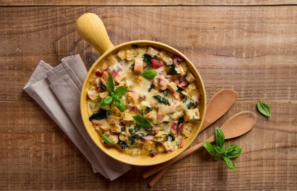 Budín de pan al horno con queso — Foto de Stock