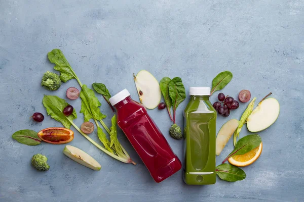 Jugo de frutas y verduras en botella —  Fotos de Stock