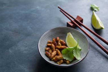 Gevrek Fried böcekler (ahşap solucan böcek)