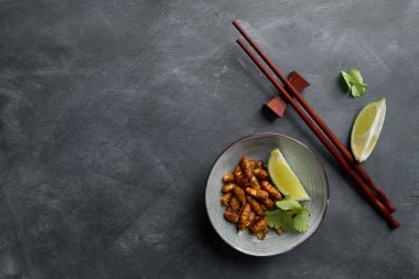 Gevrek Fried böcekler (ahşap solucan böcek)