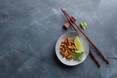 Gevrek Fried böcekler (ahşap solucan böcek)