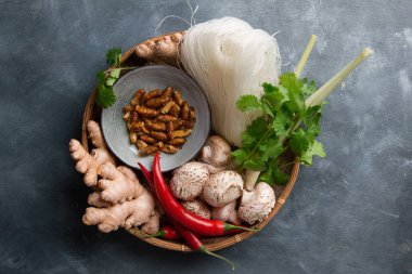 Kızarmış böcek ile baharatlı Asya gıda için malzemeler 