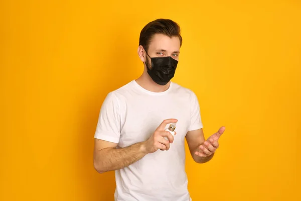 Caucasien Jeune Homme Porte Visage Masque Noir Raison Pandémie Virus — Photo
