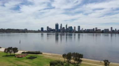 Batı Avustralya 'daki Perth şehrinin insansız hava aracı görüntüleri Sir James Mitchell Park' tan alındı.