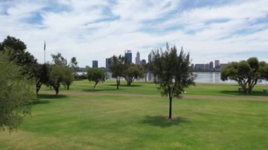 Batı Avustralya 'daki Perth şehrinin insansız hava aracı görüntüleri Sir James Mitchell Park' tan alındı.