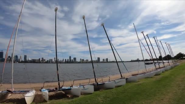 西澳大利亚南珀斯海岸上帆船的镜头 — 图库视频影像