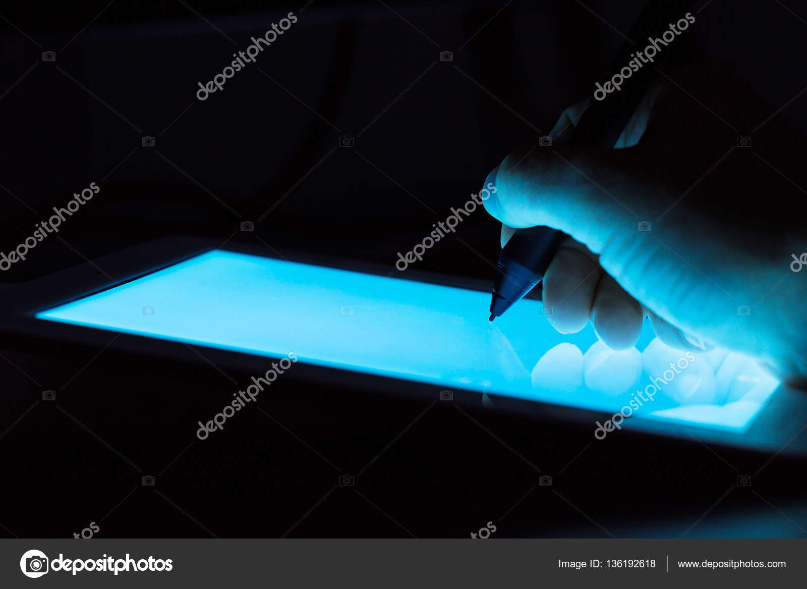 Writing Pen Tablet Screen Stock Photo by ©rzoze 136192618