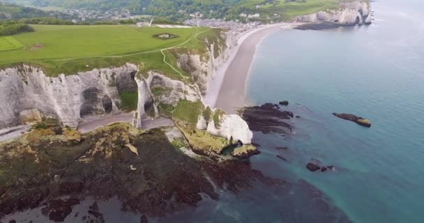 Normandiya Fransa Daki Cliffs Etretat Doğanın Beyaz Işlerini Insansız Hava — Stok video