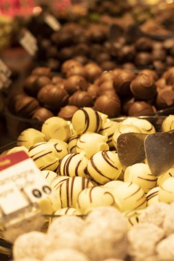 Büyük kaşıklı şekerci.