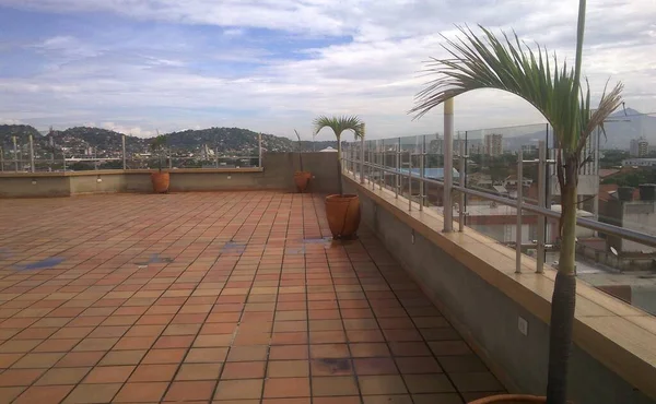 Terraza Con Vistas Ciudad —  Fotos de Stock