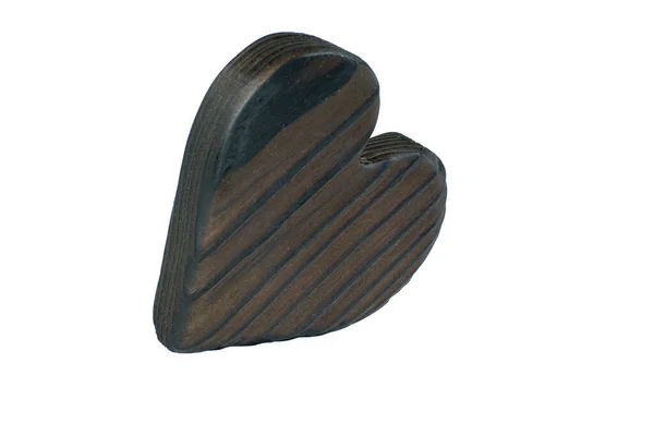 Tahta kara kalp beyaz arka planda izole edilmiş.