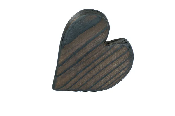 Tahta kara kalp beyaz arka planda izole edilmiş.