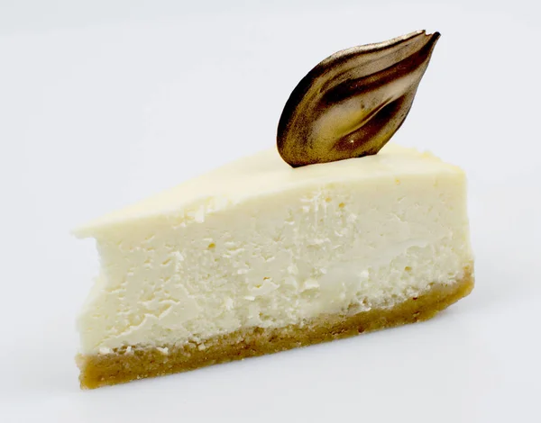 Beyaz arkaplanda izole edilmiş kekler