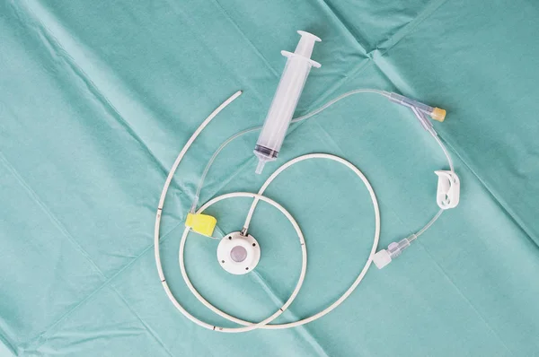 Bir kateter veya Merkezi Venöz bağlantı noktası ekleme bağlantı noktası, aort damarı göğüs duvarına, delik — Stok fotoğraf