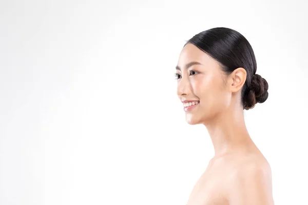 Güzel Asyalı Kadın Gülümsemesi Temiz Taze Bir Ten Mutluluk Neşe — Stok fotoğraf