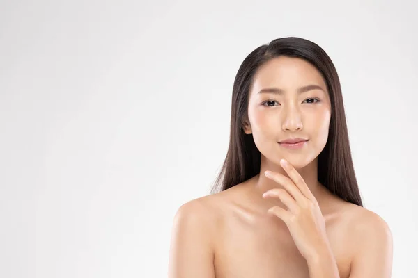 Schöne Asiatische Frau Berühren Kinn Lächeln Mit Sauberer Und Frischer — Stockfoto