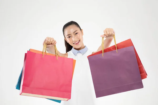 Shopping Asiatisk Kvinna Leende Och Holding Shopping Väskor Glada Och — Stockfoto