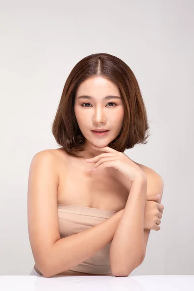 Beautiful Young Asian Woman Short Hair Looking While Touching Chin — Stock Photo, Image