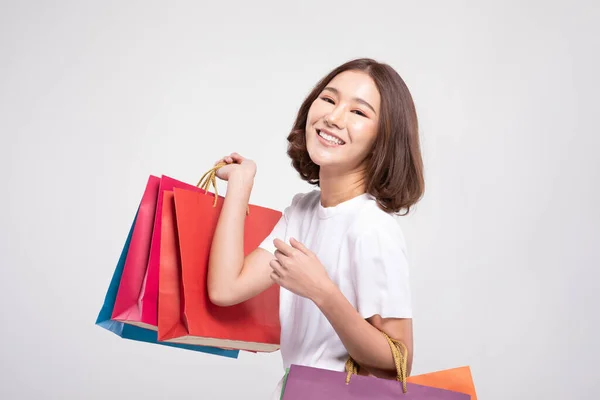 Shopping Donna Asiatica Con Capelli Corti Sorriso Tenendo Borse Della — Foto Stock