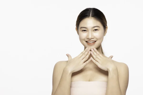 Schöne Attraktive Asiatische Junge Frau Lächelt Und Macht Überraschungszeichen Mit — Stockfoto