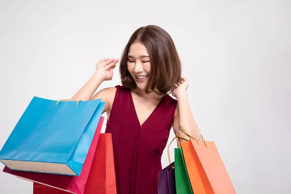 Shopping Donna Asiatica Con Capelli Corti Sorriso Indossa Abito Rosso — Foto Stock