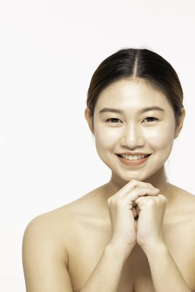 Piękna Młoda Azjatka Trzymając Ręce Uśmiech Tak Szczęśliwy Wesoły Zdrową — Zdjęcie stockowe