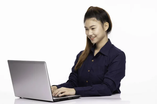 Hermosa Mujer Asiática Negocios Con Camisa Azul Sonrisa Con Ordenador —  Fotos de Stock