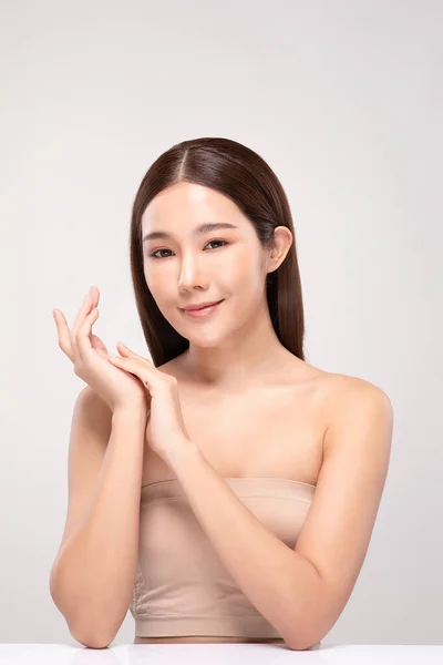 Vacker Asiatisk Ung Kvinna Som Håller Händer Leende Med Ren — Stockfoto