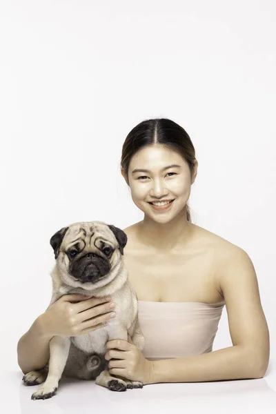 Hermosa Atractiva Encantadora Asiática Joven Sonrisa Con Perro Pug Crianza —  Fotos de Stock