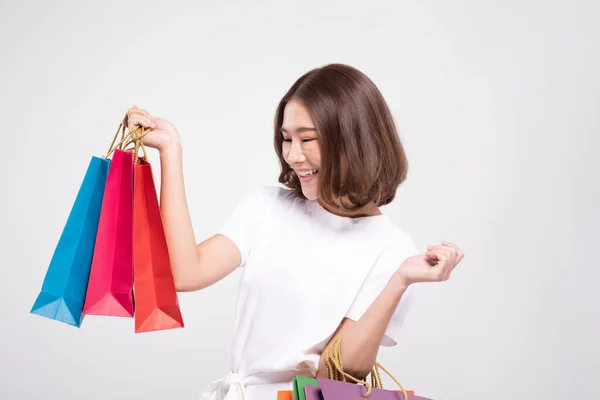 Купівля Азіатської Жінки Короткими Волосками Посміхається Холдинг Пакети Торгів Веселі — стокове фото