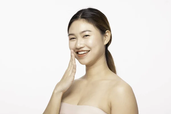 Portret Pięknej Młodej Azjatki Uśmiechnięty Gesturing Tak Szczęśliwy Wesoły Zdrową — Zdjęcie stockowe