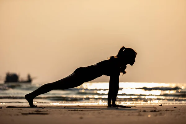 Silhouette Asian Woman Practice Yoga Plank Phalakasana Pose Sand Beach — Stock Photo, Image