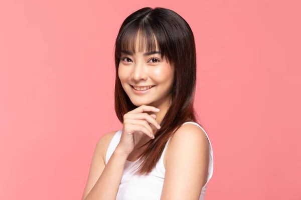Joven Hermosa Mujer Asiática Sonrisa Tocando Barbilla Con Piel Limpia — Foto de Stock