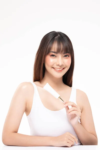 Belle Jeune Femme Asiatique Tenant Luxe Blanc Tube Propre Sourire — Photo