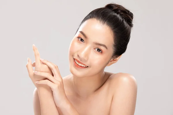 Linda Jovem Mulher Asiática Segurando Mãos Sorriso Sentindo Tão Feliz — Fotografia de Stock
