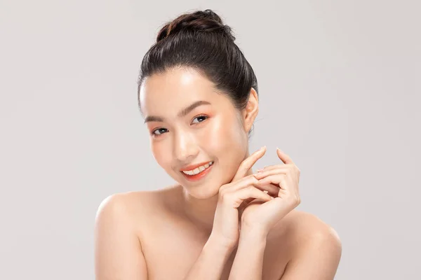 Fiatal Gyönyörű Ázsiai Mosoly Fogja Kezét Tiszta Friss Bőr Boldogság — Stock Fotó