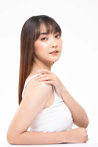 Bela Jovem Ásia Mulher Olhando Enquanto Tocando Ombro Sentimento Tão — Fotografia de Stock