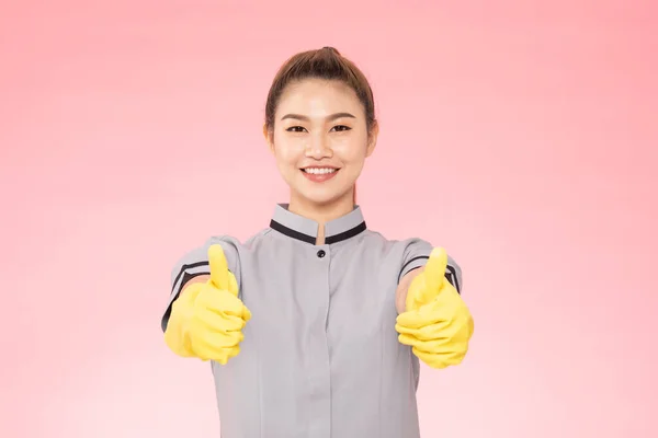 Atrakcyjne Piękna Azjatycka Pokojówka Noszenie Rękawiczki Uśmiech Kciuki Góry Znak — Zdjęcie stockowe