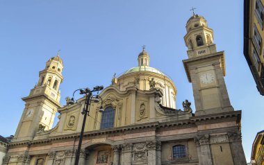 Milan 'ın güzel binaları. İtalya.