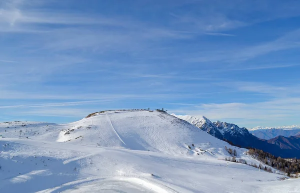 Błękitne Niebo Górach Alp — Zdjęcie stockowe