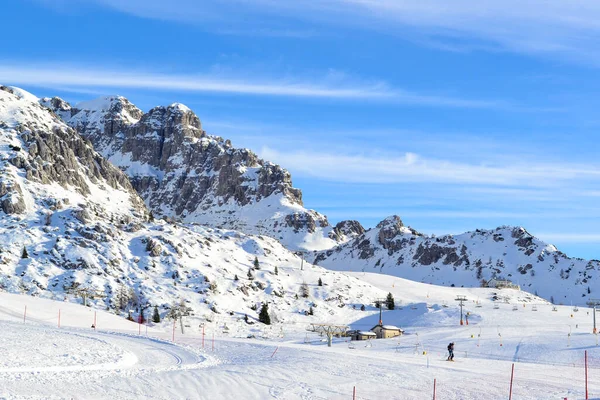 Ciel Bleu Dans Les Montagnes Des Alpes — Photo