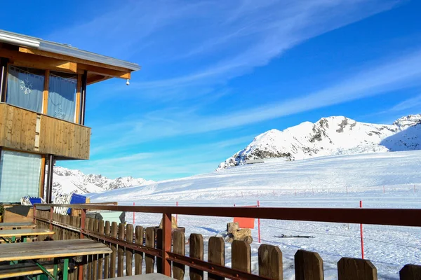 Ciel Bleu Dans Les Montagnes Des Alpes — Photo