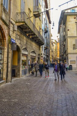 Bergamo Lisesi 'nin Panorama' sı ve ünlü Venedik duvarları. Üst kasaba anıtlarla ve güzel kiliselerle dolu..