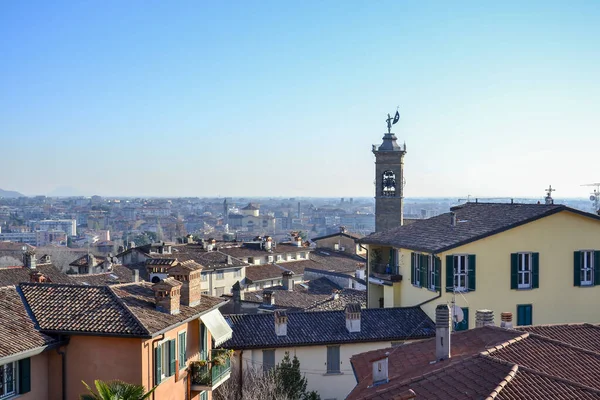 Bergamo Lisesi 'nin Panorama' sı ve ünlü Venedik duvarları. Üst kasaba anıtlarla ve güzel kiliselerle dolu..