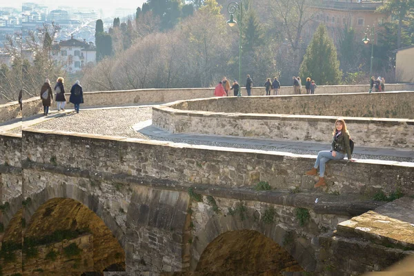 Bergamo Lisesi 'nin Panorama' sı ve ünlü Venedik duvarları. Üst kasaba anıtlarla ve güzel kiliselerle dolu..
