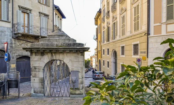 Bergamo Lisesi 'nin Panorama' sı ve ünlü Venedik duvarları. Üst kasaba anıtlarla ve güzel kiliselerle dolu..