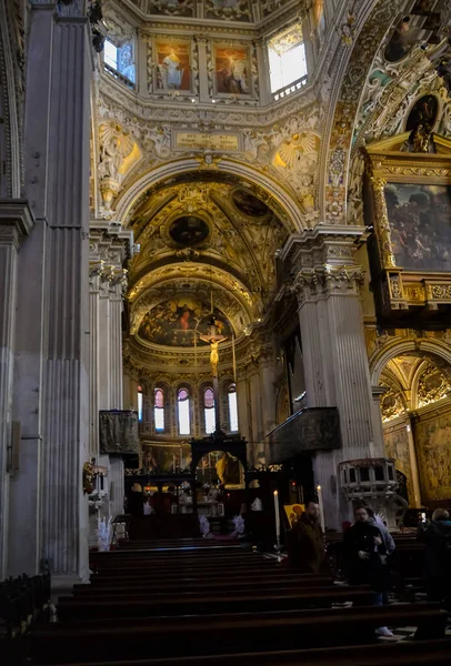 Bergamo. Bergamo 'nun eski kapısı. Şehrin en üst manzarası