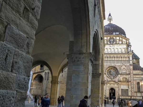 Bergamo. Bergamo 'nun eski kapısı. Şehrin en üst manzarası